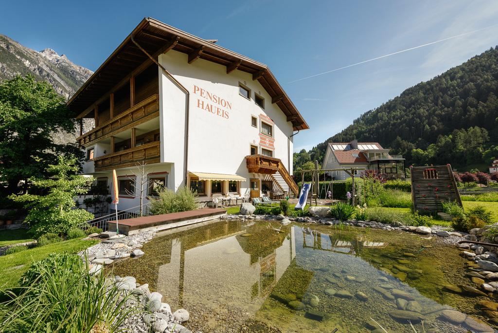 Hotel-Pension Haueis&Gasthof Gemse Zams Exterior foto